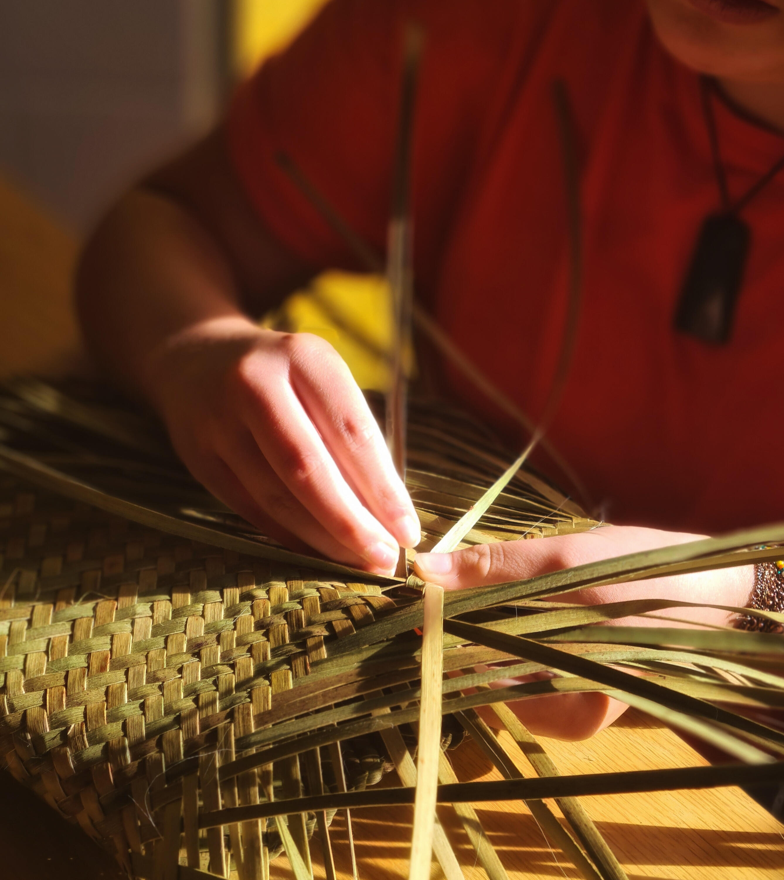 Hetet weaving student Dara weaving a kete Dara Barton weaving a kete. Image courtesy Soraya McConachy